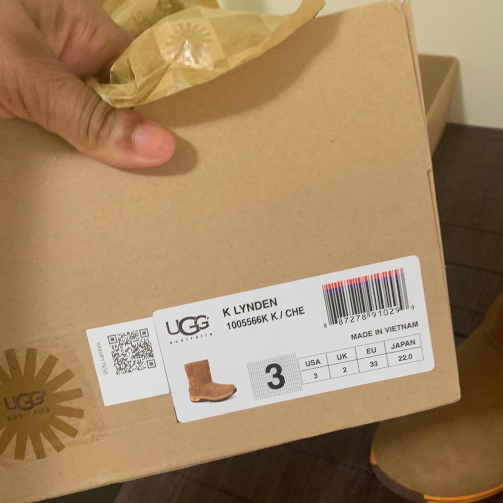 Ugg boots size 3 little kid